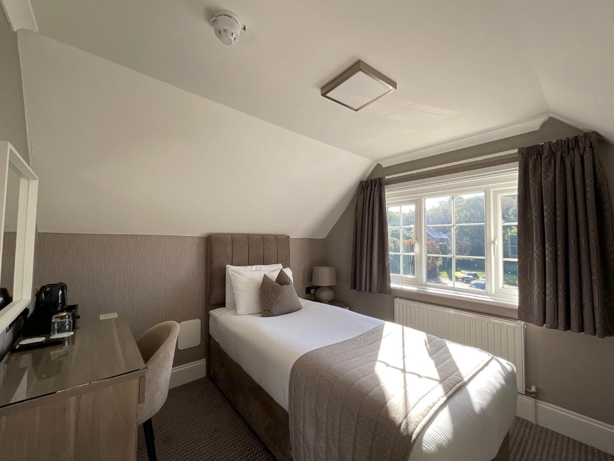 The Riverside 4* Salisbury